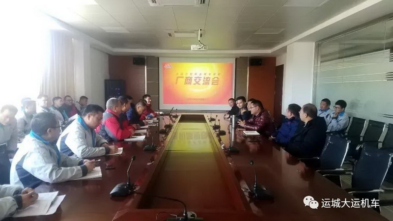 具有高位翻轉(zhuǎn)式升降機構(gòu)的電動車庫門